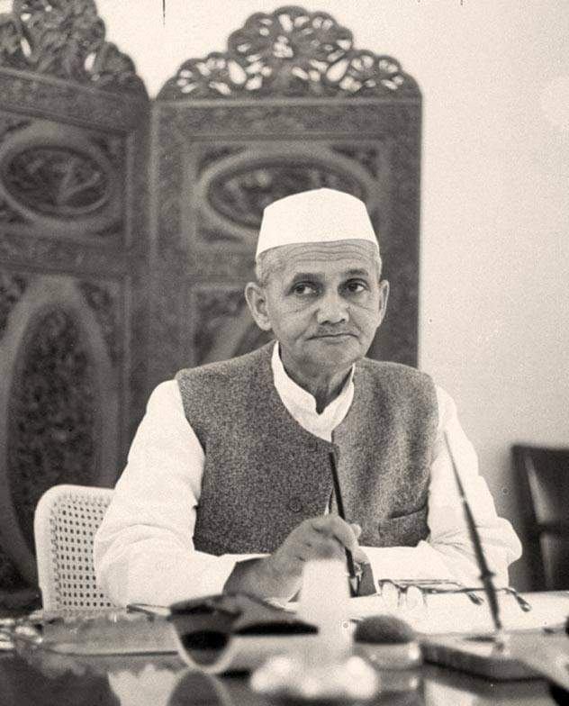 BasanagoudaBJP's tweet photo. Remembering Former PM Shri Lal Bahadur Shastri Ji on his 120th birth anniversary

An epitome of honesty & integrity, Shastri-ji once reversed the promotion of his son, after learning that the decision was unfairly influenced

#LalBahadurShastriJayanthi
#1965Hero #LalBahadurShastri #लाल_बहादुर_शास्त्री_जयंती