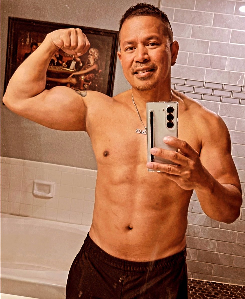 FitVegasGuy's tweet photo. This Month Makes 2 Years Since I Last Stepped Foot In The Gym & Actually Worked Out! Although I Lost Some Muscle Mass, I Still Manage To Maintain Somehow Despite My Crazy Eating Habits & "Age".πͺπ²
#NoJoke #StillFit #ThisIs52+
#NoGym #Pinoy #DadBod #FitFam #Zaddy #Body #Muscle https://t.co/cpA6DiXPfP