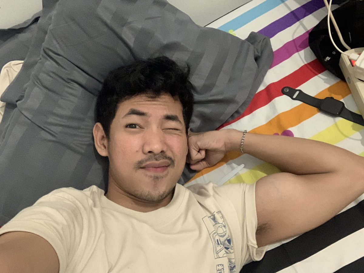 ZeusSukaMcd1's tweet photo. sini aku peluk sambil tidur janji kepalanya doang kok😚 https://t.co/xKmrH18zo8