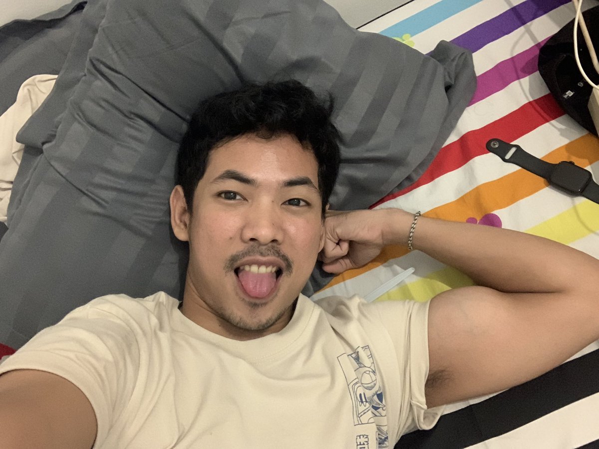ZeusSukaMcd1's tweet photo. sini aku peluk sambil tidur janji kepalanya doang kok😚 https://t.co/xKmrH18zo8