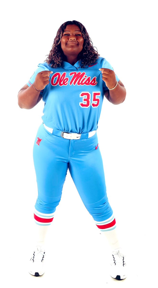 JadaSavage31's tweet photo. Thank you @OleMissSoftball @Jamie_Trachsel @NEvansSoftball @EhrenEarleywine @CoachBBuchanan  and Savana Sikes for a great weekend! The grove and Oxford are a great time! https://t.co/AJNNL6bDj8