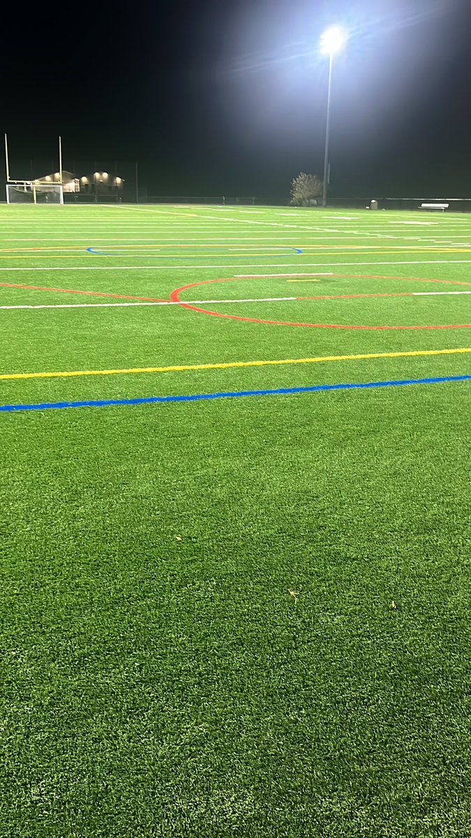 chrisosh_'s tweet photo. @vannesaceva @Danielaacando well i was, now i at the field bc i didn’t spot you guys😭 https://t.co/jWoNsFMHwe