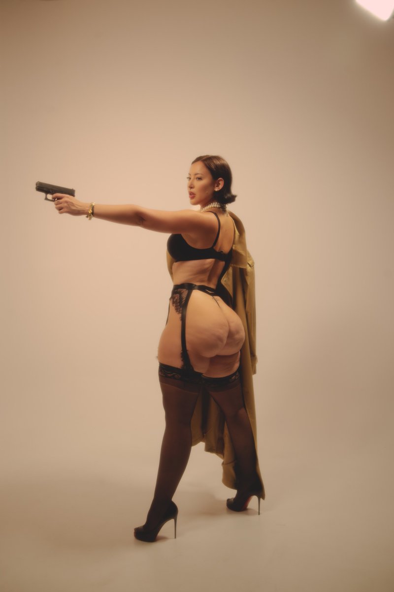 Woesenpaixo's tweet photo. Would you let me handle your gun? https://t.co/GiU3wS0tBJ