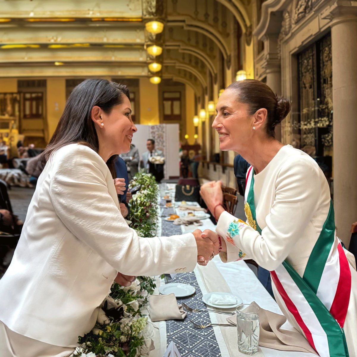 Honrada de haber sido invitada a la toma de mando de <a href="/Claudiashein/">Claudia Sheinbaum Pardo</a>, primera presidenta de México. Hoy, es prioritario y urgente reconstruir y fortalecer todos los puentes con nuestros países hermanos latinoamericanos.

¡Viva México! 🇲🇽🇪🇨