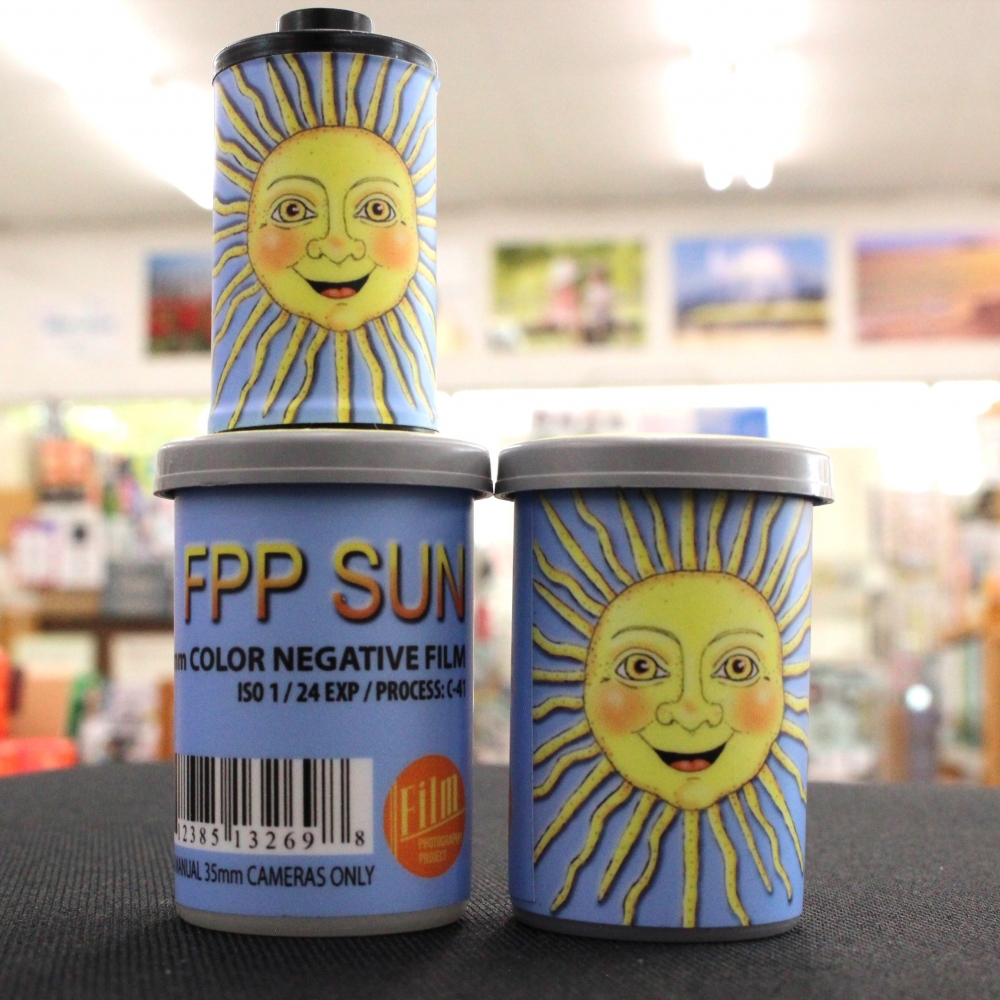champcamera's tweet photo. SUN COLOR ISO1☆ by #みすずが丘 店(#あざみ野)
#FPP のSUNは #ISO1 の #超低感度フィルム です!
パッケージのようなギラギラの明るい太陽光下や、長時間露光での撮影をオススメします(゚∀゚)/
*三脚・感度手動設定必須なのでお気を付けください!
https://t.co/ze2G1fO1qA https://t.co/UFftCkvclb