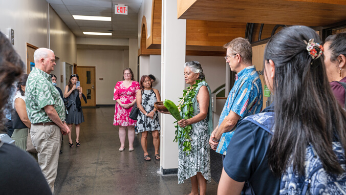uhmanoa's tweet photo. ✨ @ShidlerCollege has revitalized the Eddie and Elaine Flores, Jr. Courtyard and Sunset Reference Center to enhance student experiences and collaboration ➡️ https://t.co/3ZK8M9JS7n #ExploreUHM #ShidlerLife https://t.co/aLMvoQ9AI2