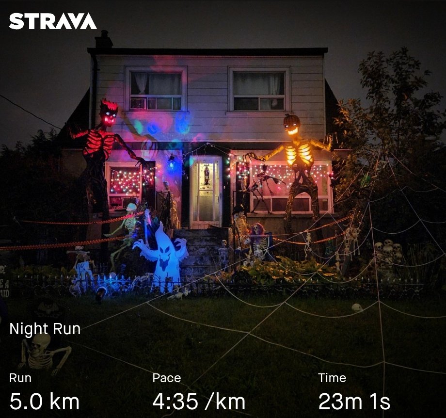 FeelingIndigo87's tweet photo. Racing the rain to see my homies💀🎃

#Halloween #Halloween2024 #RunTheBeaches #Garmin #Forerunner55 #Asics #AsicsRunning #AsicsRunners #4Run6  #RunTheSix #TorontoRunners #TorontoRun #TorontoRunning #AllSznRunner #Strava #Running #Fitness #Toronto #TorontoBeaches #TorontoFitness https://t.co/wNlRobp1cu