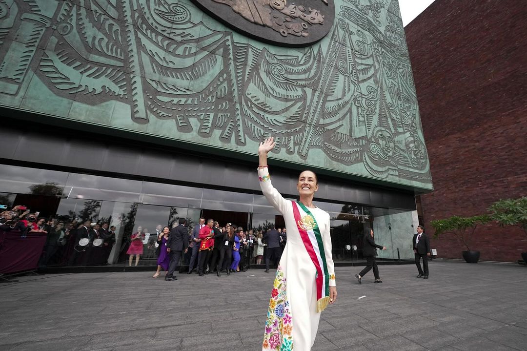 inestilodevida's tweet photo. Día historico para México 🇲🇽❤️✨️
Primer #mujer Presidenta para nuestro país.
Es tiempo de transformación, es tiempo de mujeres... Dijo #ClaudiaSheinbaum 😃 https://t.co/xu3HsKHu07