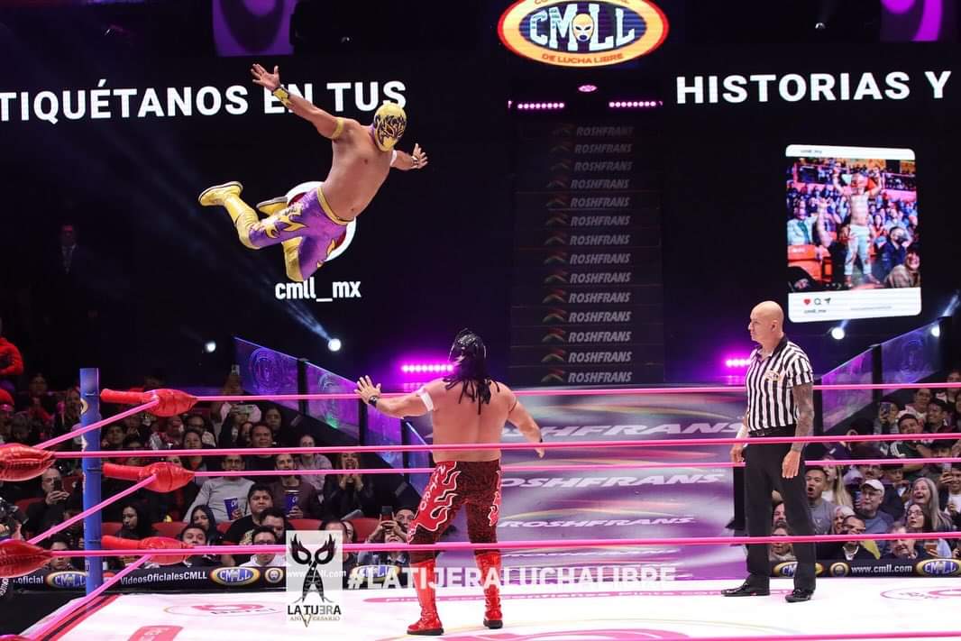 LaTijeraLucha's tweet photo. La segunda lucha del #MartesDeArenaMexico es para el bando técnico al dar cuenta de #EnfermeroJr, #Grako y #Nitro, los jóvenes técnicos supieron aprovechar su mayor velocidad y espectacularidad a pesar del nerviosismo inicial, con el liderazgo... https://t.co/X2IjPezd4H