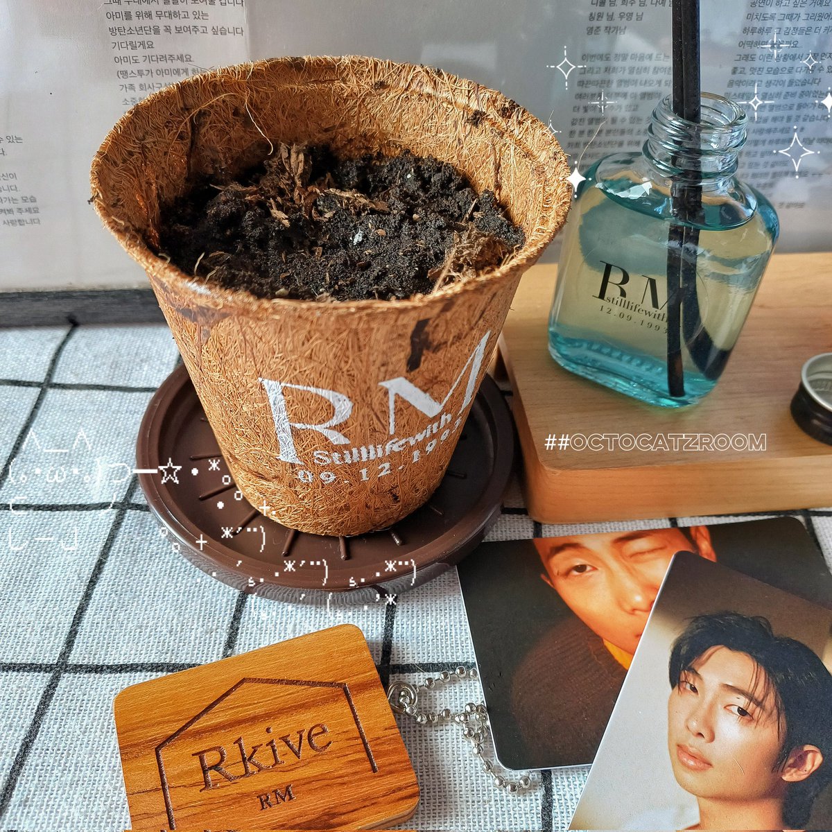 OctopuzyC's tweet photo. #StillLifeWithRM 🐨🍁🍂
#HappyBirthdayRM
แว้บมารีวิวนัมจุนโปรเจค♡ สวยมากๆ
คุ้กกี้เจ้าหัวกลมเอ็นดูฝุดๆ ก้านหอมกลิ่นสดชื่นๆสะอาดๆ น้องต้นไม้ลงดินปลูกแล้วรอดูว่าน้องจะงอกมั้ยน้ออ
#OCTOCATZROOM
#OCTOUNBOX https://t.co/NToWsiJw0I