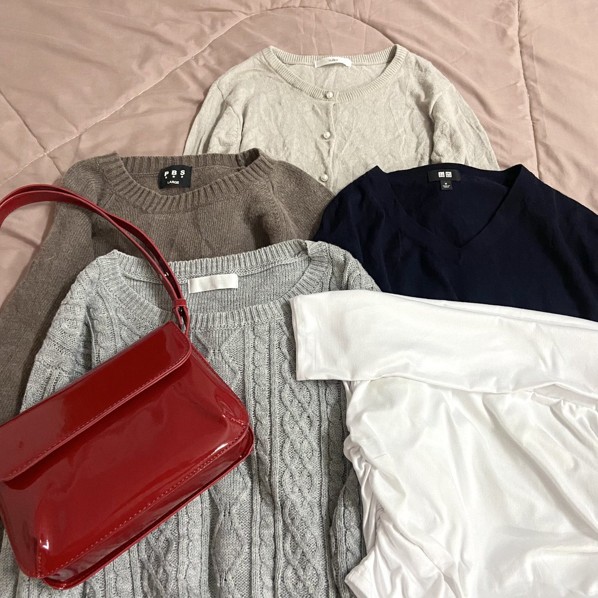 #ส่งต่อเสื้อผ้า 🩰🧚🏼‍♀️
—sweaters cardigan ☀️

ค่าส่ง40฿ 📦
ลงวันนี้ค่า 13:00ปักรอเลยค่า🌺

#เสื้อผ้ามือสอง #เสื้อผ้ามือ2 #stylistshop  #vghbkk #uxryclub #cintageshop #ส่งต่อcintage #สเวตเตอร์ #ส่งต่อเสื้อผ้ามือสอง #ส่งต่อเสื้อผ้า