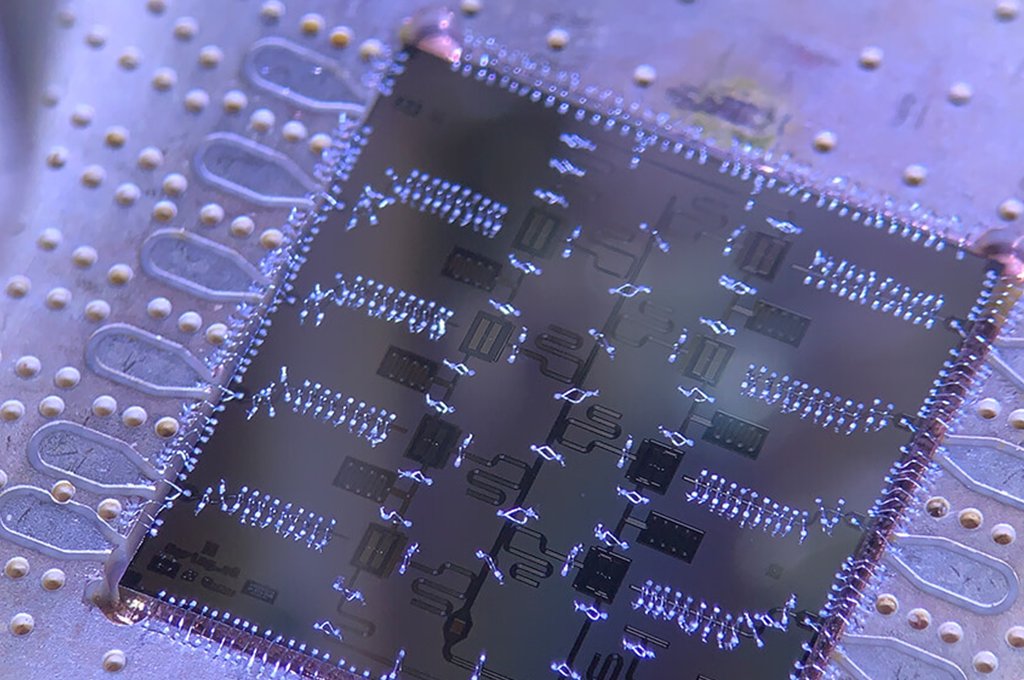 BerkeleyLab's tweet photo. "A #quantum computer gives us the potential to study problems that realistically reflect the complexities of nature and solve specific tasks faster than classical computers." – @LBNLcs' @wa_de_jong. #BringingScienceSolutionsToTheWorld

Learn more ⬇️ 
https://t.co/sqRtt5S12P https://t.co/Z1C1t8b5nD