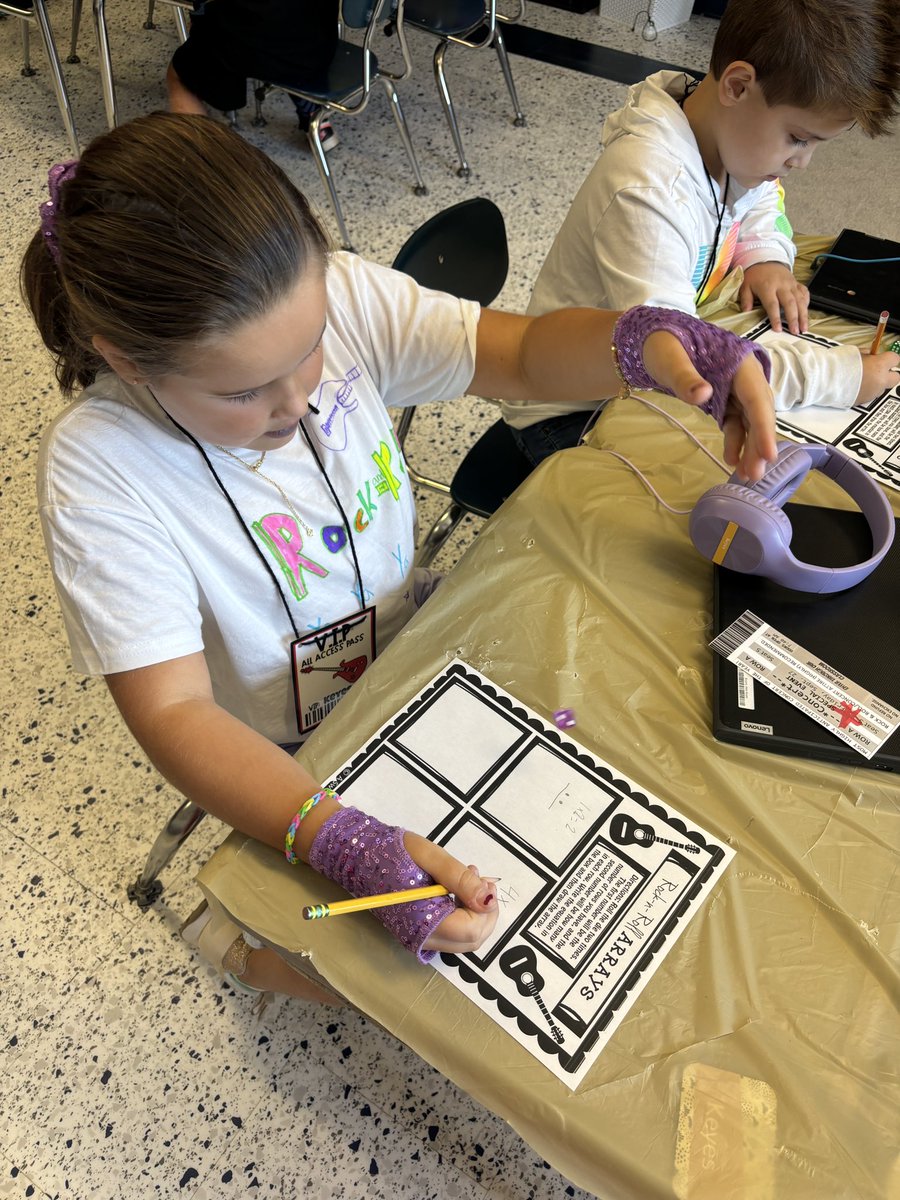 Miss Pellock ♡ tweet media