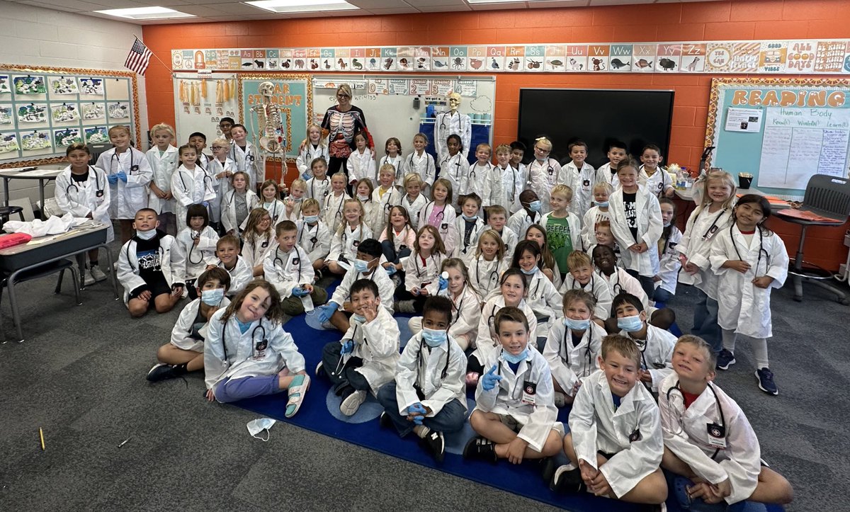 Straightouttaf1's tweet photo. What a great day! @Anchor_Pointe 1st graders reviewed our human body unit as “doctors”.  Then, nurse Jill came and answered lots of questions! Second year of using the lab coats and stethoscopes from the @BPSF92 grant!  🩻🩺 https://t.co/t4XQm5m6xk