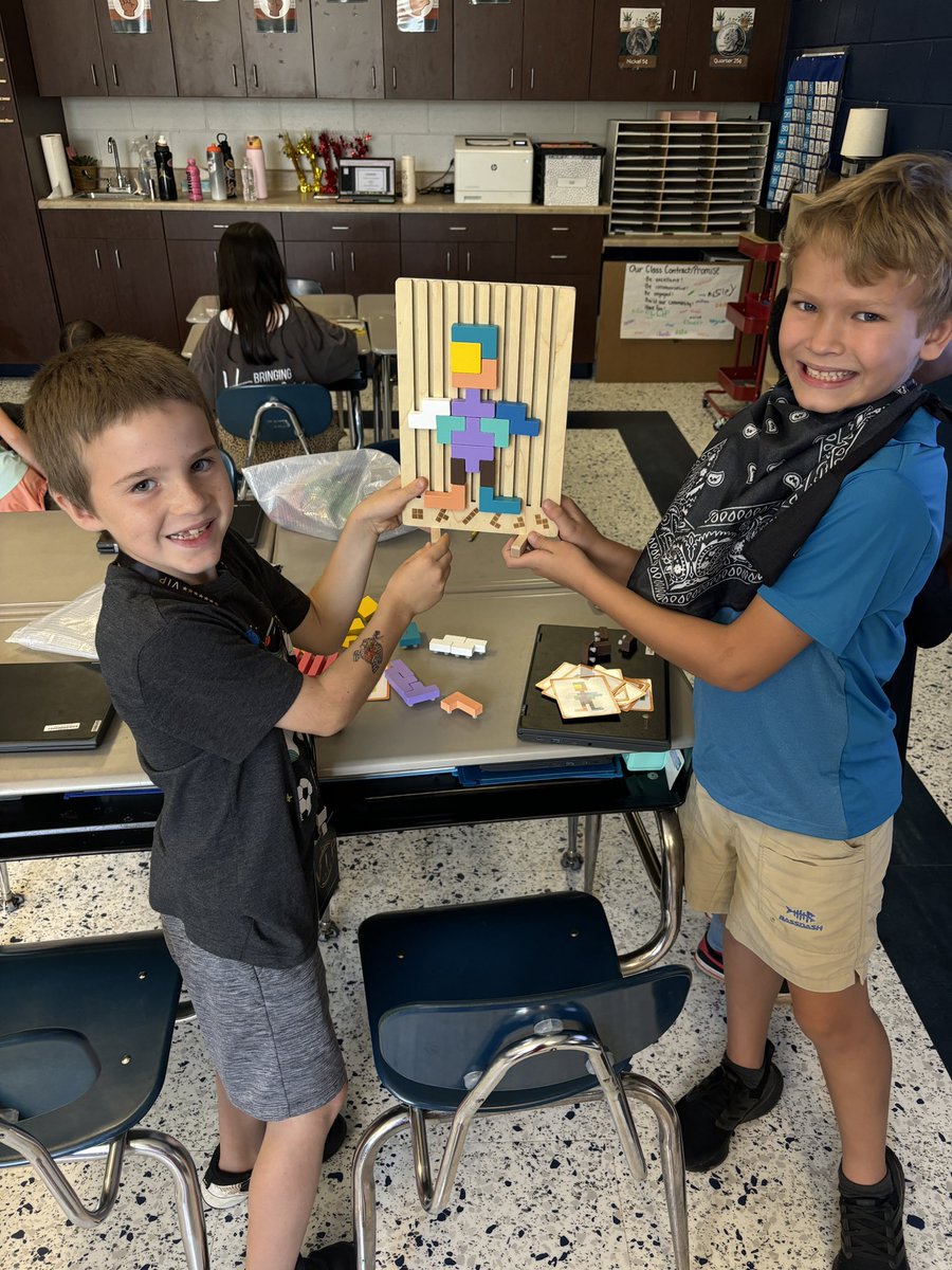 Miss Pellock ♡ tweet media