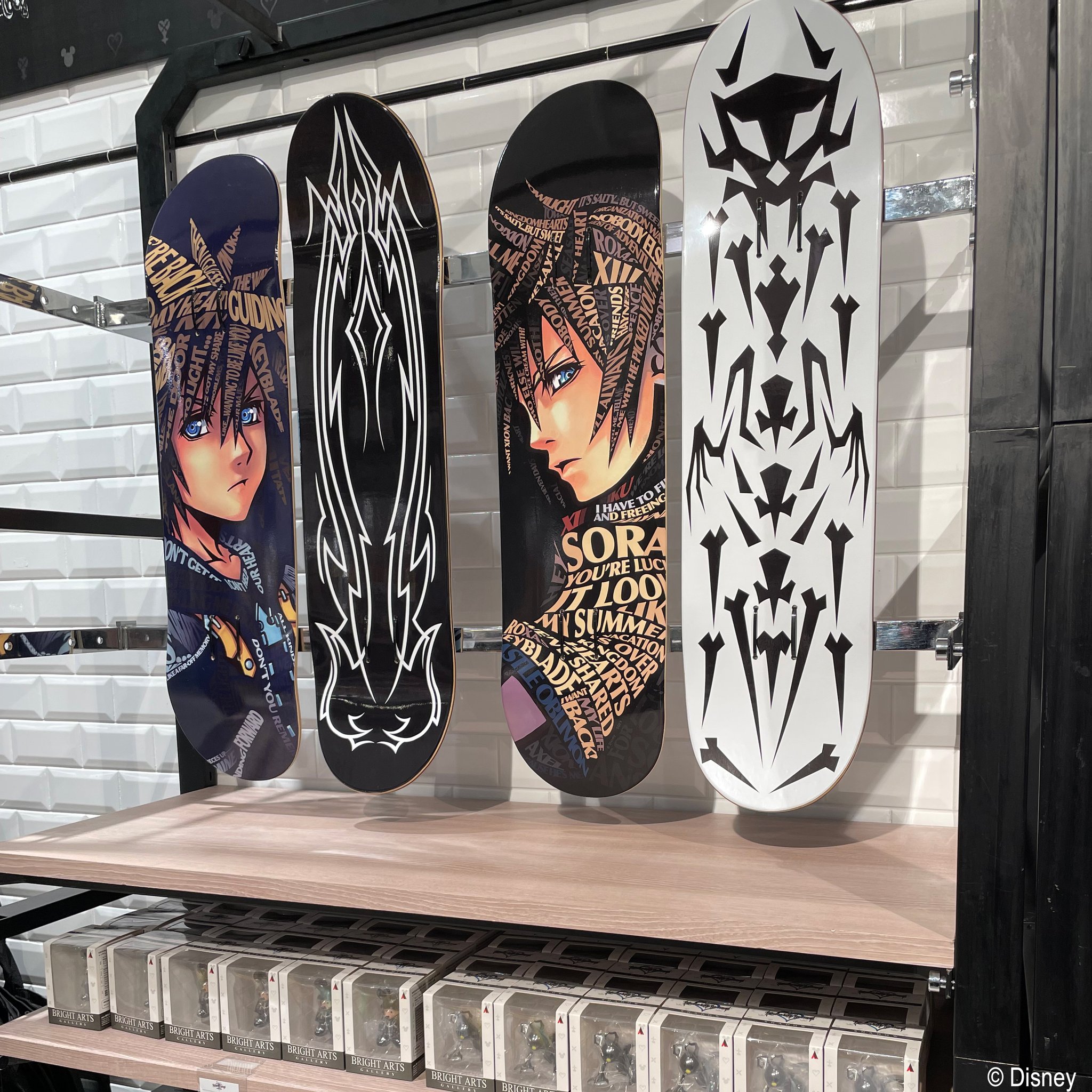 キングダム slyde コラボ スケートボード 限定品　未開封 キングダム」信、王賁、蒙恬と進軍！スケートボードデッキ＆T