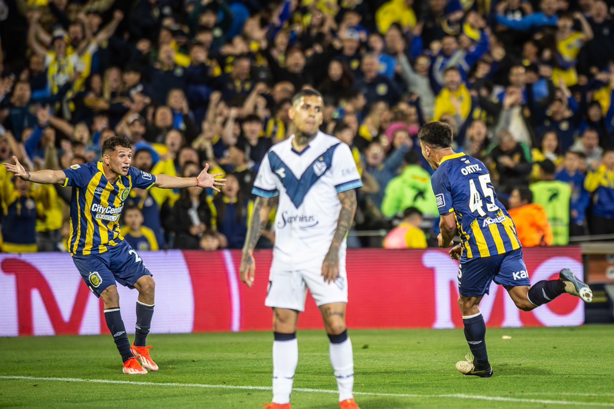 periodismobsas's tweet photo. Liga Profesional: Rosario Central goleó a Vélez por 3 a 0, pero los del Fortín  siguen punteros del torneo @OpinaBa #LigaProfesional #rosariocentral #central #velez #velezsarsfield #malcorra #sandez #ortiz #pizzini #quinteros #rosario #Fortín #canalla https://t.co/juTENYt8CW