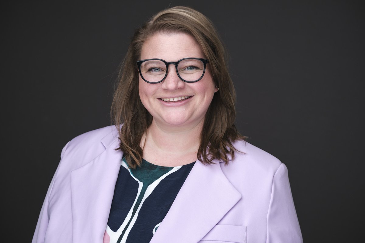 UofSC_PoliSci's tweet photo. Kelsey Martin-Morales (@KMart19) explores democratic backsliding and develops a theory about the backsliding process. She aims to reframe the way scholars think about formal democratic institutions by bringing in non-governmental organizations.

https://t.co/nORtJwtmVZ https://t.co/QB4lMfWWwX