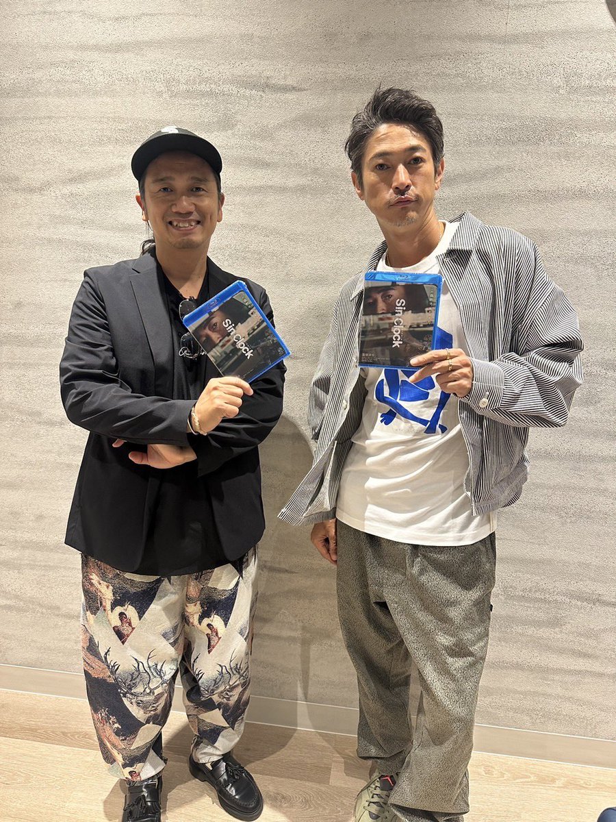 SinClock_movie's tweet photo. いよいよ本日10/2、Blu-ray発売&amp;各配信サービスにてリリース！

Blu-rayには豪華特典映像を多数収録🕰️

詳細は以下よりCheck⬇️
https://t.co/faLKi6r1fR

ご自宅で何度でも本作をお楽しみください🚕✨

#SinClock 
#窪塚洋介 #牧賢治 https://t.co/A7g5RtwtuO