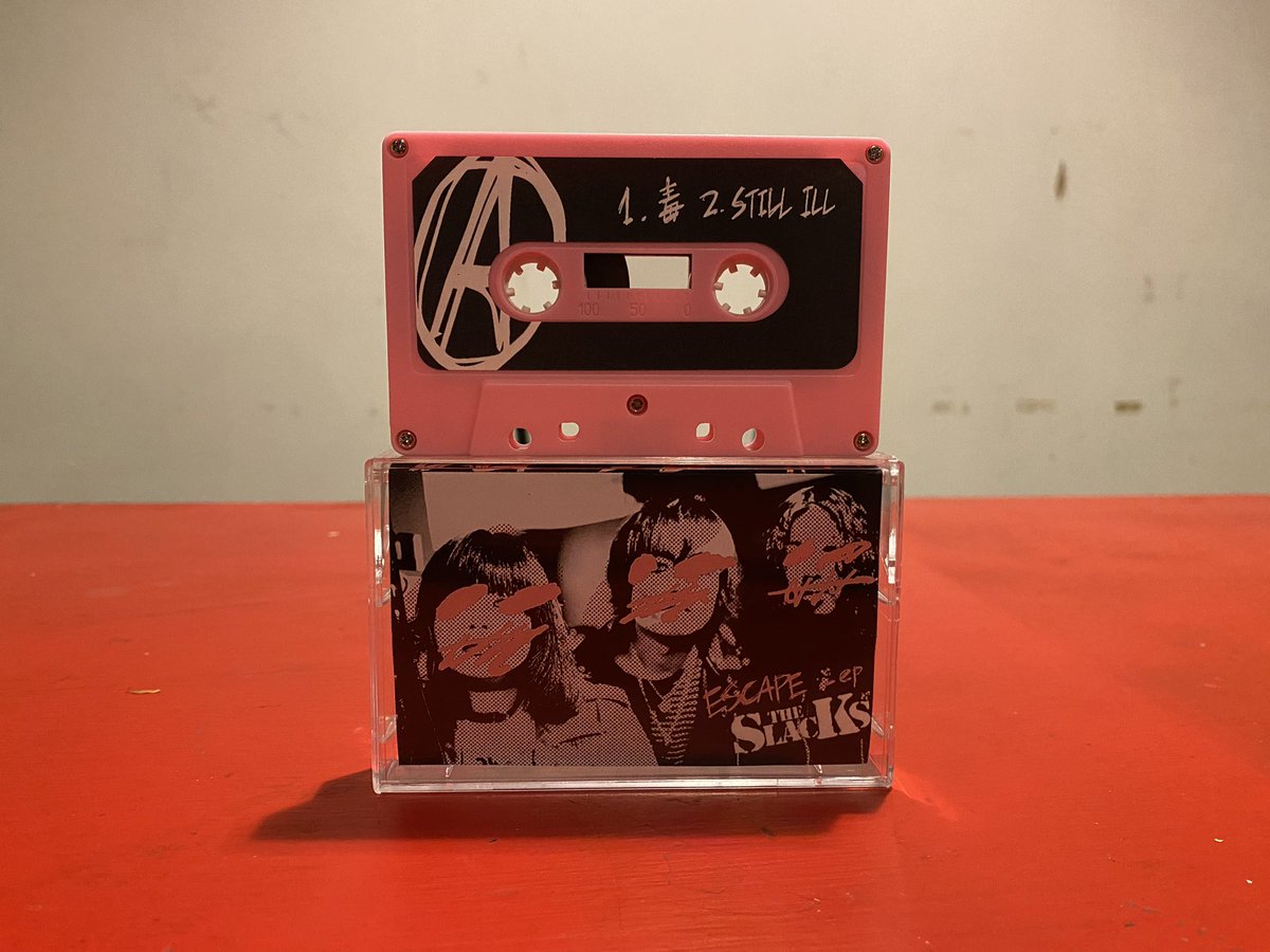 THE SLACKS (@slkduction) on Twitter photo 10月2日からカセットテープを販売開始☄️
よろしくお願いします!
ESCAPE-ep ¥1500
♢A面♢
毒/STILL ILL
♢B面♢
DOOMY/エスケープ
♦︎REC&MIX♦︎
きっさん(メシアと人人)
♦︎MASTERING♦︎
江添さん(渚のベートーベンズ)
<a href="/EzoeEndlessSumm/">エゾエエンドレスサマー</a>
♦︎DESIGN♦︎
こっちゃん 10月2日からカセットテープを販売開始☄️
よろしくお願いします!
ESCAPE-ep ¥1500
♢A面♢
毒/STILL ILL
♢B面♢
DOOMY/エスケープ
♦︎REC&MIX♦︎
きっさん(メシアと人人)
♦︎MASTERING♦︎
江添さん(渚のベートーベンズ)
<a href="/EzoeEndlessSumm/">エゾエエンドレスサマー</a>
♦︎DESIGN♦︎
こっちゃん