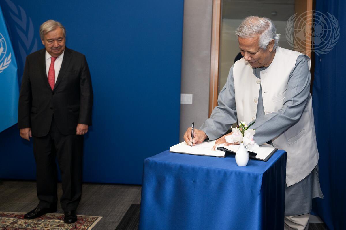WakerZaman's tweet photo. During the meeting between @antonioguterres and @ChiefAdviserGoB the UN Secretary General expressed confidence that 🇧🇩 will move towards positive path under the interim Government and assured UN’s full cooperation in that endeavor. 
They discussed among others, positive outcome. https://t.co/NiqeWr78M0