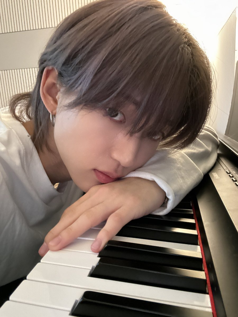 TNX_twt's tweet image. 뚱땅뚱땅 🎹🎵

#THENEWSIX #TNX #더뉴식스
#은휘 #HWI