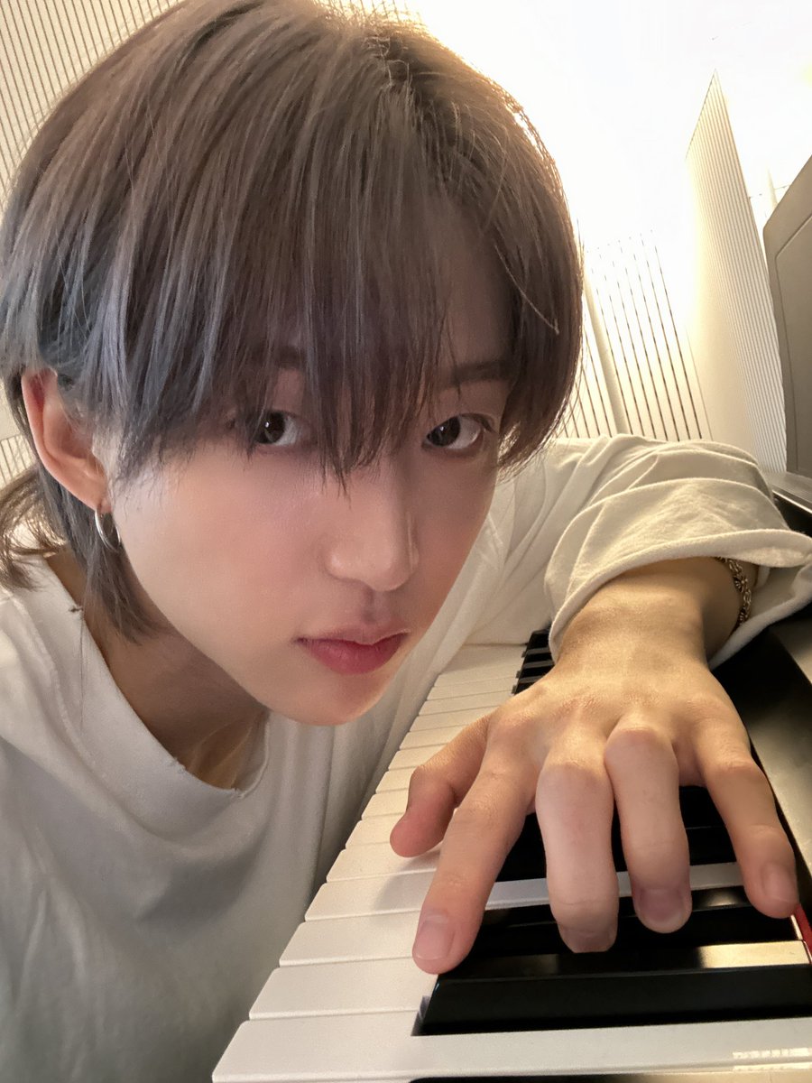 TNX_twt's tweet image. 뚱땅뚱땅 🎹🎵

#THENEWSIX #TNX #더뉴식스
#은휘 #HWI