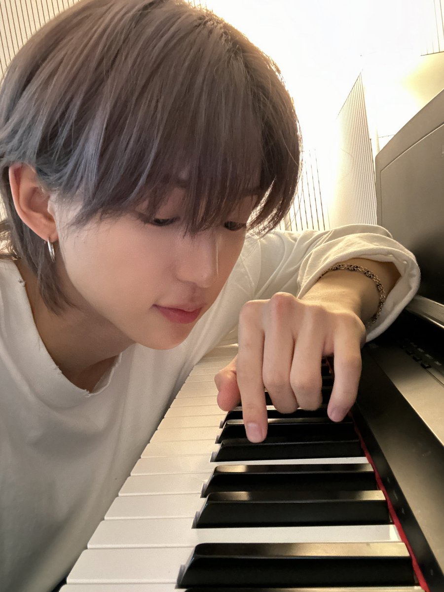 TNX_twt's tweet image. 뚱땅뚱땅 🎹🎵

#THENEWSIX #TNX #더뉴식스
#은휘 #HWI