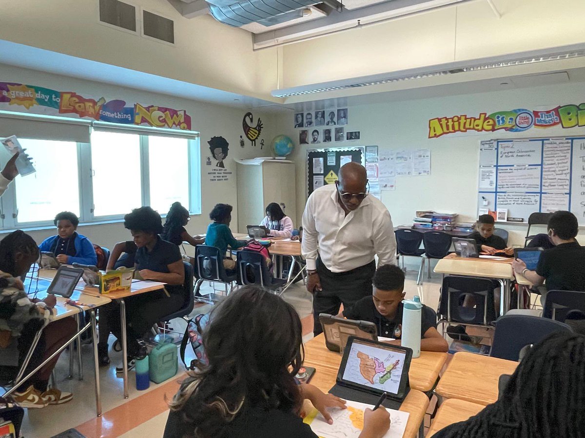 docstevegallon's tweet photo. Dr. Steve Gallon III visits @AndoverEagles and was pleased to serve witness to the marked improvements in teaching, learning, culture, and overall school operations. After improving from a C to B this year, more improvements are on the horizon. Let’s work! @MDCPS @MDCPSNorth https://t.co/0mCezbZQ0b