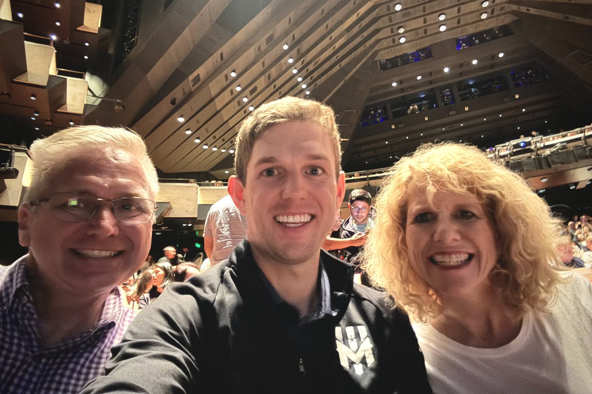 ConferenceEvent's tweet image. Sydney, Australia is always a groups’ top five incentive destination; brought along the family to experience my favorite big city. Check out this remarkable view from the Four Seasons sleeping rooms and the first day roll out of this new video screen technology.