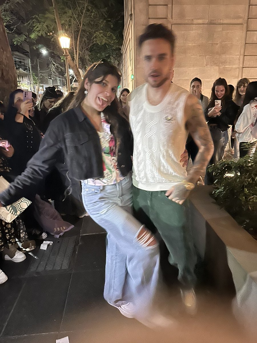 wencorbalan's tweet image. CONOCI A LIAM DESPUES DE 13 AÑOS DE SOÑAR CON ESTE MOMENTO😭😭😭 
Desde las 10 am en el hotel y valió totalmente la espera🤧 
 
@LiamPayne TE AMOOOOO GRACIAS POR HACER MI SUEÑO REALIDAD😭😭♥️♥️