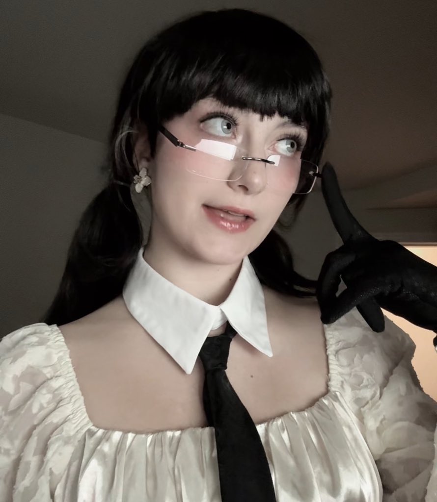 essie 🗼✩ tweet media