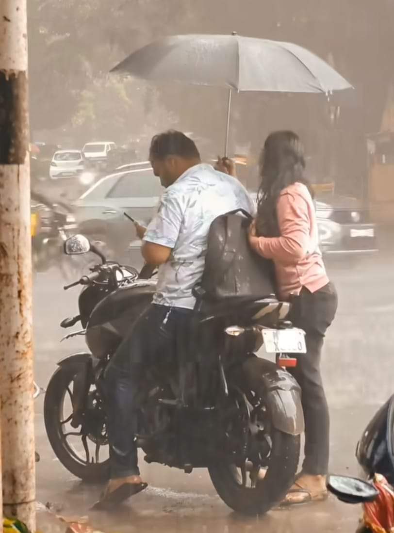 sharatk99241142's tweet image. पसंदीदा स्त्री जब आपकी परवाह करती है
तो वह बिल्कुल आपकी मां की तरह ध्यान रखती है♥️🌻
#शायरांश #ब
#GandhiJayanti