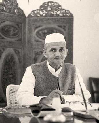 #GandhiJayanti
विश्व को सत्य और अहिंसा का संदेश देने वाले राष्ट्रपिता महात्मा गांधी जी एवं पूर्व प्रधानमंत्री श्री लाल बहादुर शास्त्री जी की जयंती पर नमन
#GandhiJayanti  #LalBahadurShastriJayanti