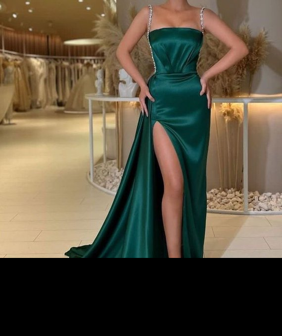 Life is too short to wear boring clothes 😚