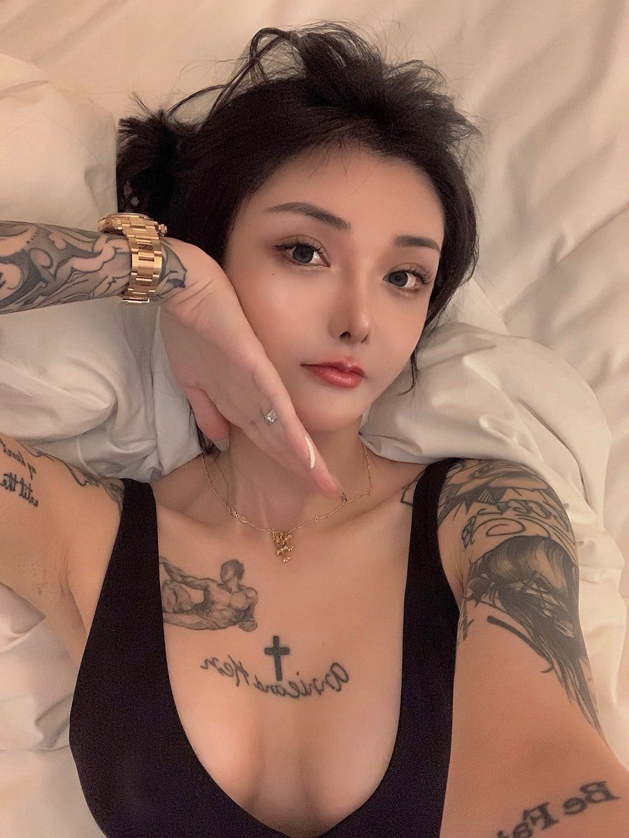 请忽略我的腋下管理⋯
and 凸点有点明显 https://t.co/skrDJStf2k