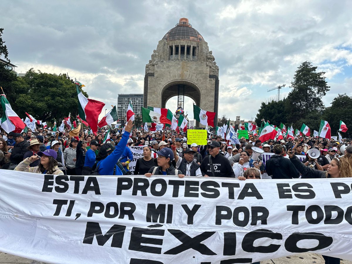 Galileos_'s tweet image. Desde el primer día, nos mantenemos firmes y luchando. Nadie aquí se rinde. Juntos, recuperaremos nuestra patria. 💪#PrimerDiaDeGobierno #Luchando #NadieSeRinde #RecuperarNuestraPatria #Resistencia #JuntosPorLaPatria #LuchaPorLaNacion