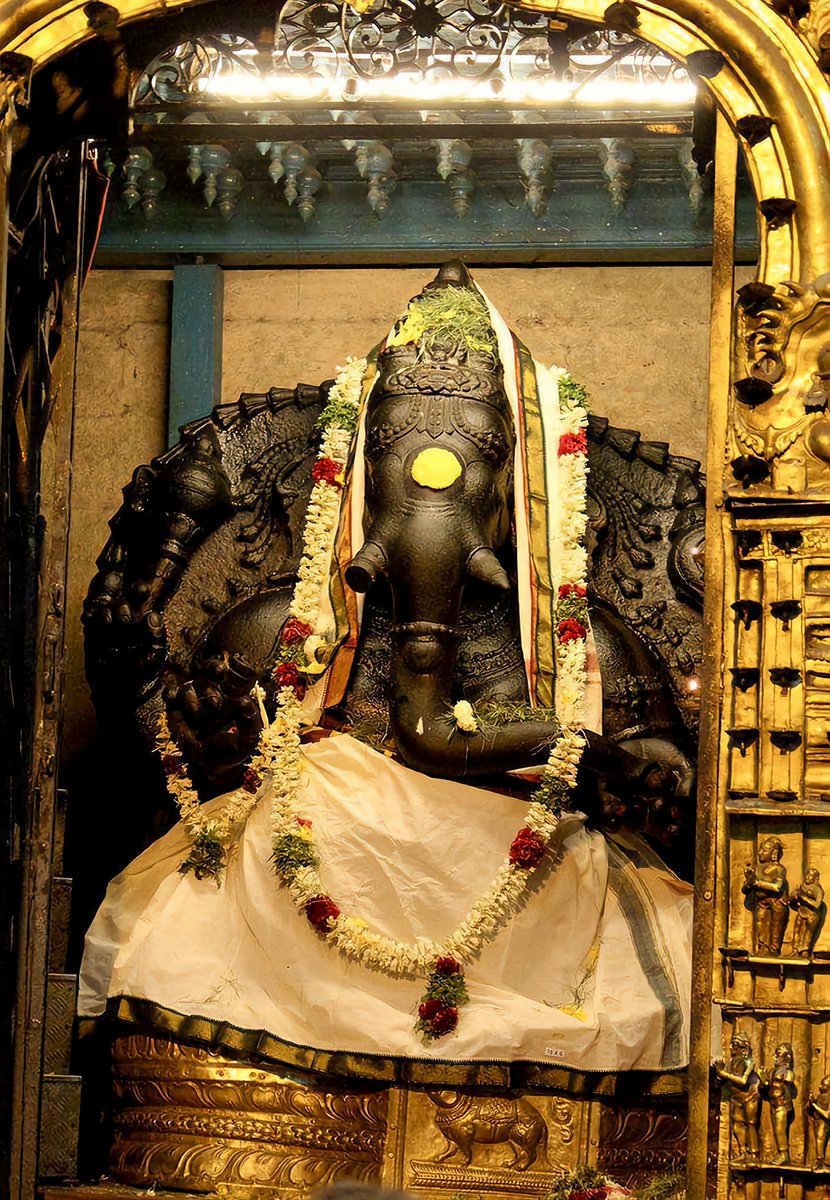 Mukkuruni Vinayagar, Madurai 

Inside Madurai Meenakshi Amman Temple lies Mukkuruni Vinayagar.