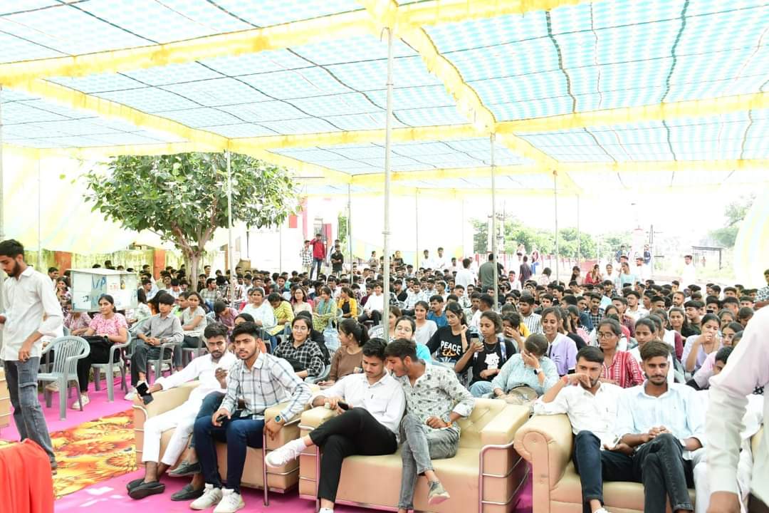 AmraRamMPSikar's tweet photo. SFI - Students' Federation of India द्वारा आयोजित राजकीय विज्ञान महाविद्यालय  सीकर में अंतरंग कार्यक्रम में उपस्थित रहा।
@SFI_CEC @SFIRajasthan https://t.co/lkmBP8rh4o