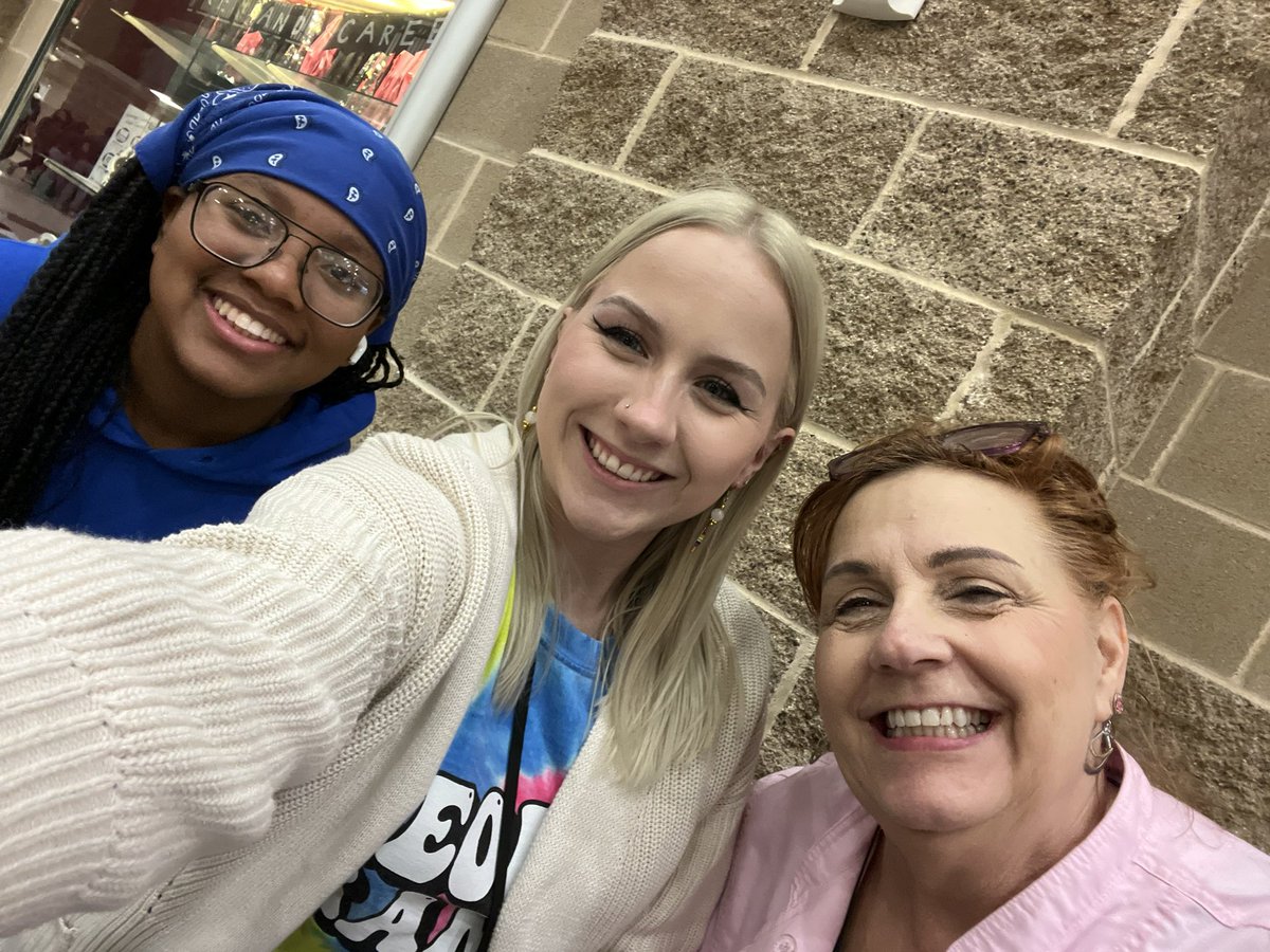 msbyarsculinary's tweet photo. Course Selection Night with the best crew. . , let’s talk all things GRHS Culinary Arts! #WeAreGR #GRoovyGReatness #CourseSelection #CulinaryArts https://t.co/PqEAyA2bHS