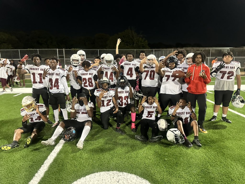 LAForestOak's tweet photo. Congratulations to our Lion Football teams on their victories tonight against Meadowbrook Middle School! 🦁🏈 Our 7th grade team secured a thrilling 31-27 win, while our 8th grade team dominated with a 20-6 victory, maintaining their perfect 4-0 season! Way to go, Lions! https://t.co/vCcoSXe5Ib