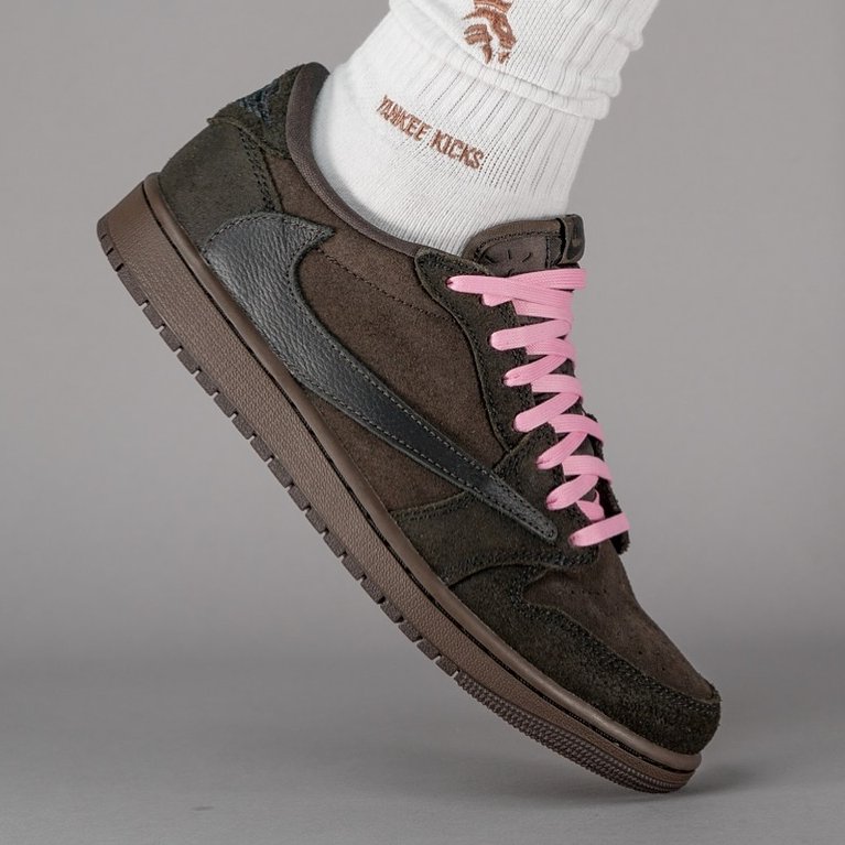 sneaker_wars's tweet photo. 【12月21日発売予定】TRAVIS SCOTT × NIKE AIR JORDAN 1 LOW OG "VELVET BROWN"(DM7866-202)
⇒https://t.co/F0KHX3ISvp
#sneakerwars #スニーカー #ナイキ #TRAVISSCOTT https://t.co/YQhAs0JT3g
