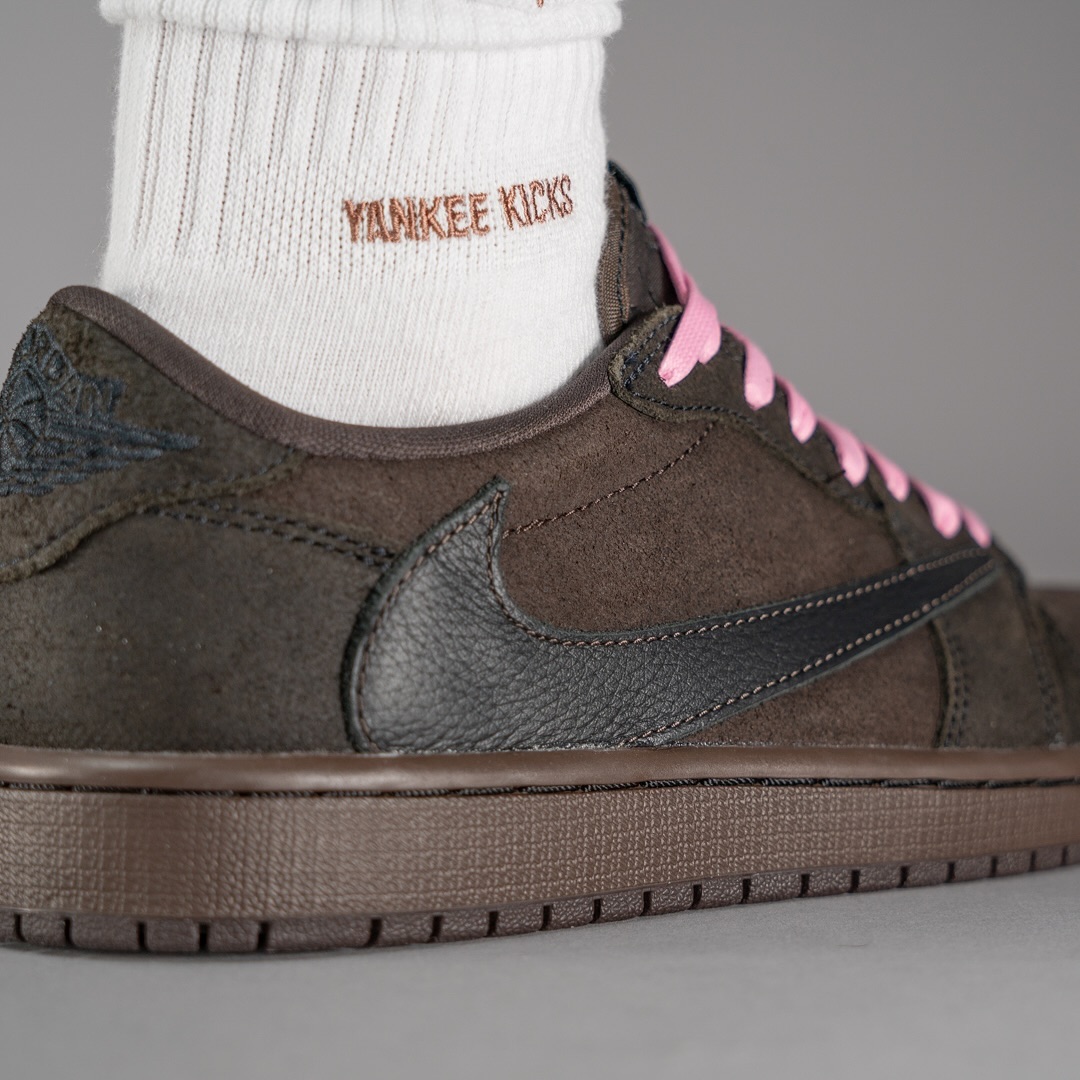 sneaker_wars's tweet photo. 【12月21日発売予定】TRAVIS SCOTT × NIKE AIR JORDAN 1 LOW OG "VELVET BROWN"(DM7866-202)
⇒https://t.co/F0KHX3ISvp
#sneakerwars #スニーカー #ナイキ #TRAVISSCOTT https://t.co/YQhAs0JT3g
