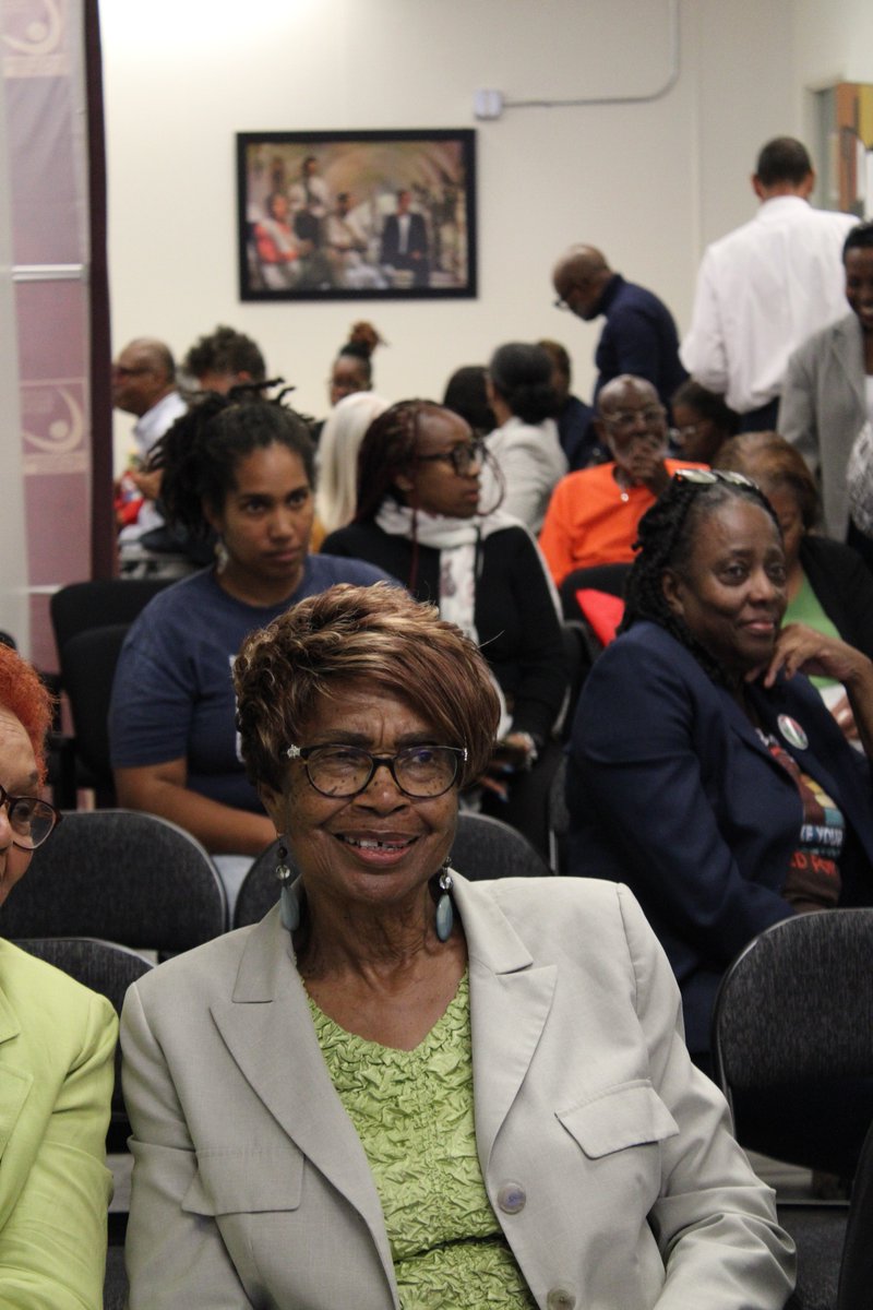kbla1580's tweet photo. #TimWalz #JDVance #VPDebate #Politics #Election2024 #KBLA1580 #EmpowermentCongress #ElectionReady #ECElectionReady #ViewingParty #CivicEngagement #TheTavisSmileyShow @EmpowerCongress @MRTempower https://t.co/hUhJeisHrN
