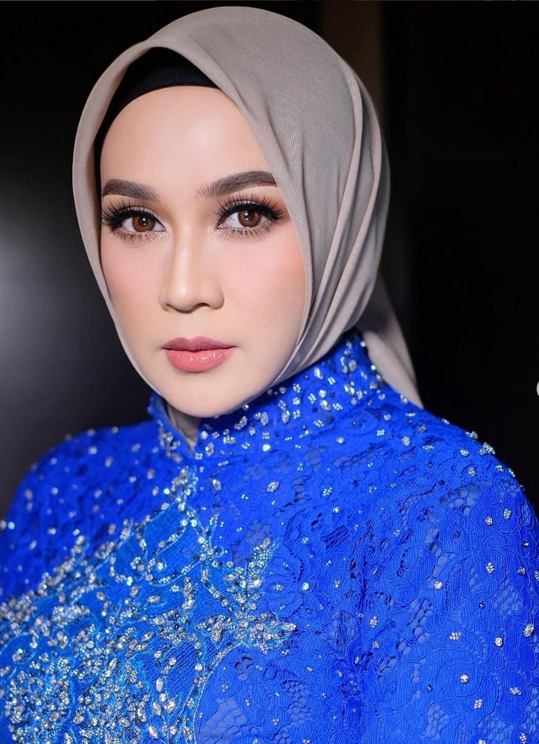 wolipop's tweet photo. #FOTO Para selebriti tampil memukau di pelantikan anggota DPR RI! 🤩✨
Yuk, intip makeup mereka di momen penting ini Wolifriends! ✨😍
Foto: Instagram
>> https://t.co/h7f6HsbcNw
#wolipop #PelantikanDPR #MakeupOnPoint https://t.co/9txcPgx4Cp
