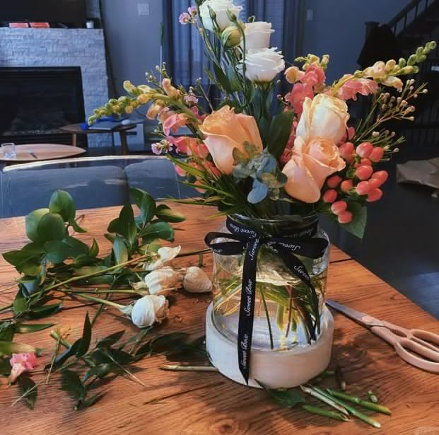 LakeshaKar's tweet photo. In your busy life, take a moment to arrange flowers for yourself, let your thoughts dance with the petals, release stress, and enjoy every moment of life. 🌷 https://t.co/EzlWKbpQfX