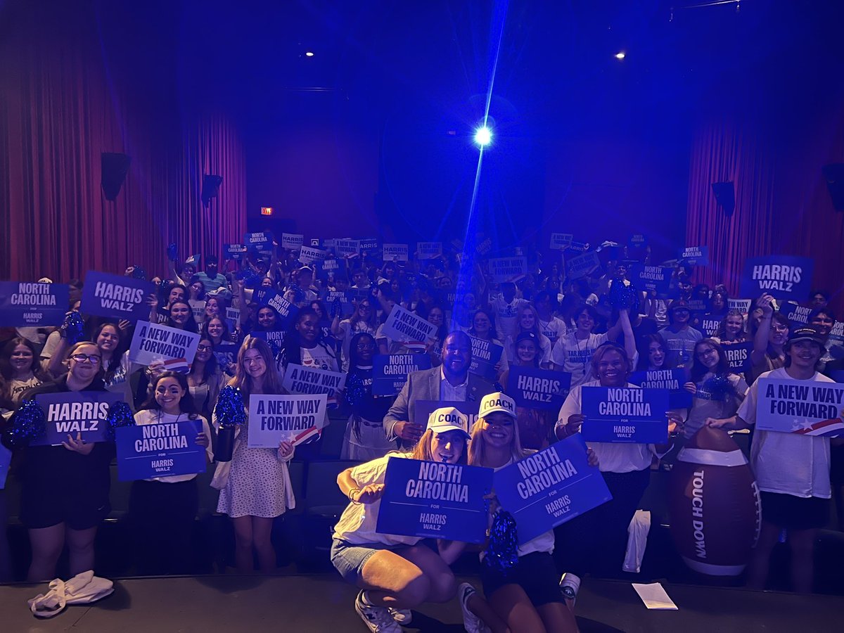 It’s feeling like 2008 in Chapel Hill🤭 #ncpol #vpdebate