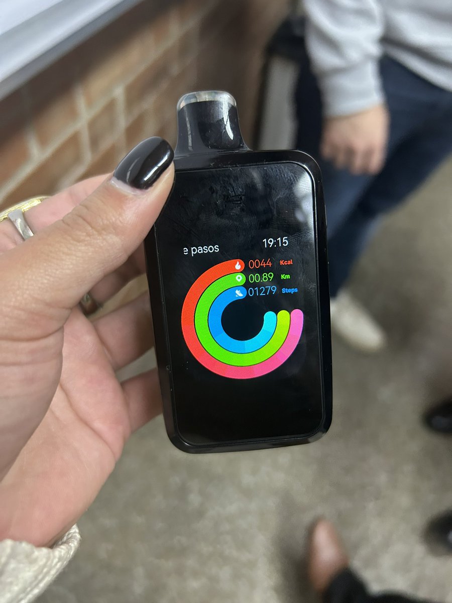 MirandaOsorioo's tweet photo. y este vape cuenta pasos de la chaviza? https://t.co/9Yidmq8e7E