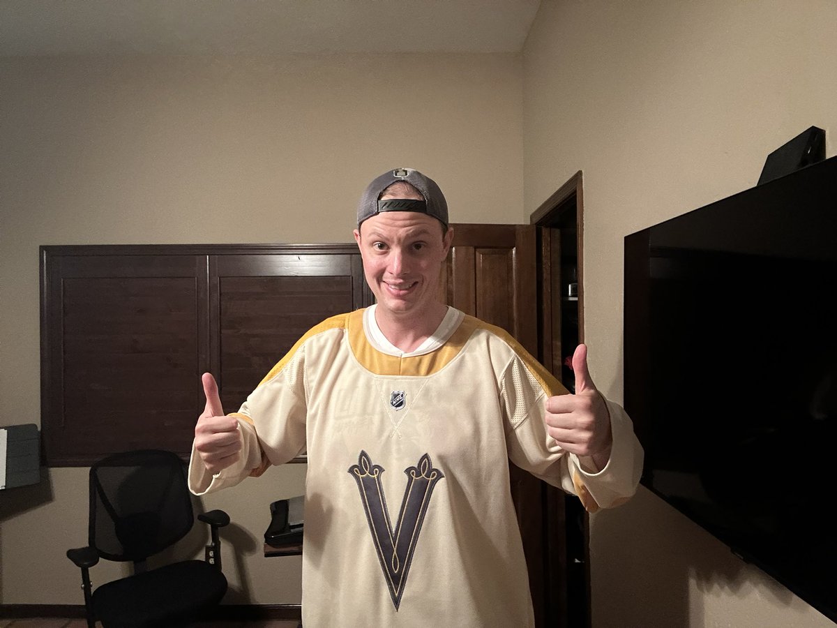 RealJordanDove's tweet photo. I’m excited for VGK hockey! #vegasgoldenknights #vgk #vgkfan https://t.co/nns30G1vDe