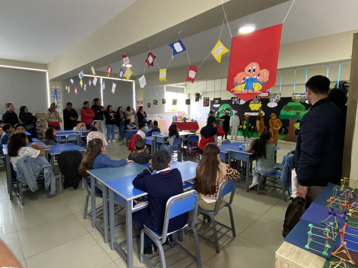 noeliabanasco's tweet photo. “Celebrar el Aprendizaje”, después de un proyecto, en los colegios de la @Red_EQAp es una seña de identidad del #ModeloRubik. Hoy compartiendo con alumnos, familias y profesores del #ColegioSanAgustindeChiclayo
#TransformandoEscuelas
#SomosRed https://t.co/fpANL6YaQl
